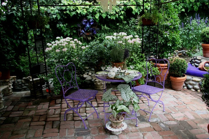 terraza jardín en el patio